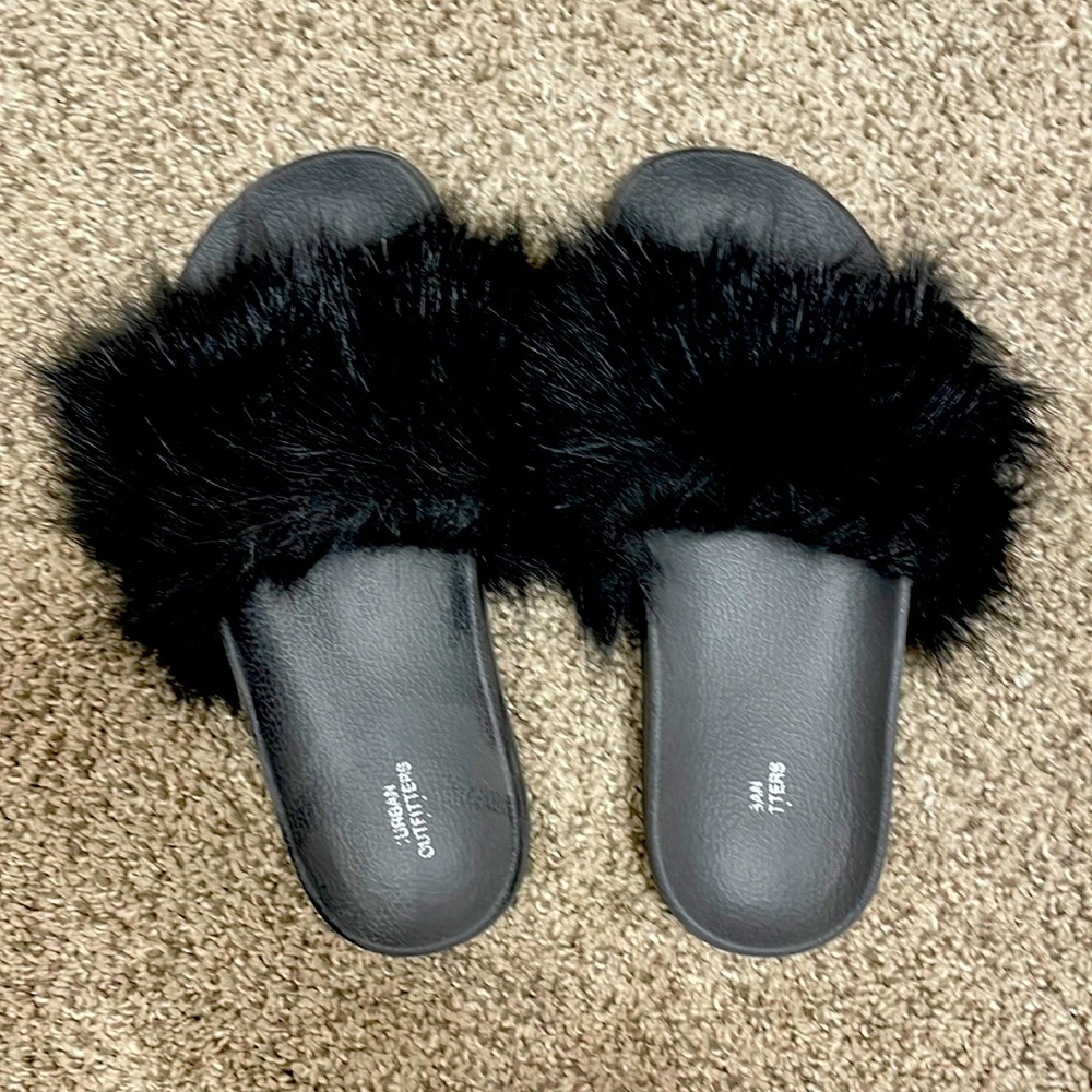 Urban Outfitters black fuzzy slide size 9